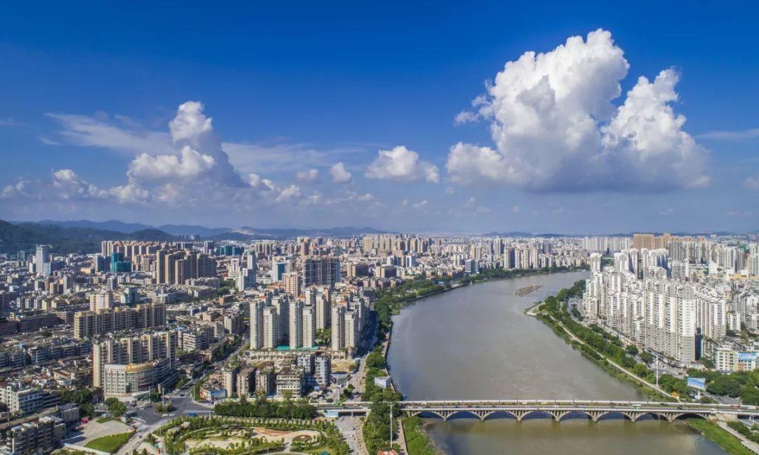 广东之光，高科技产品引领科技生活新纪元